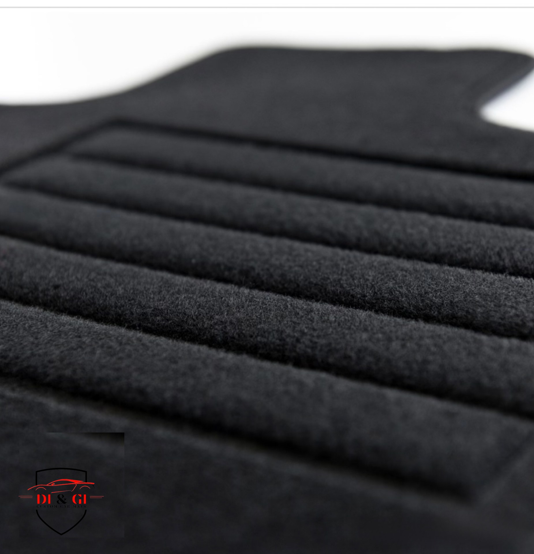 Dettaglio del battitacco in moquette