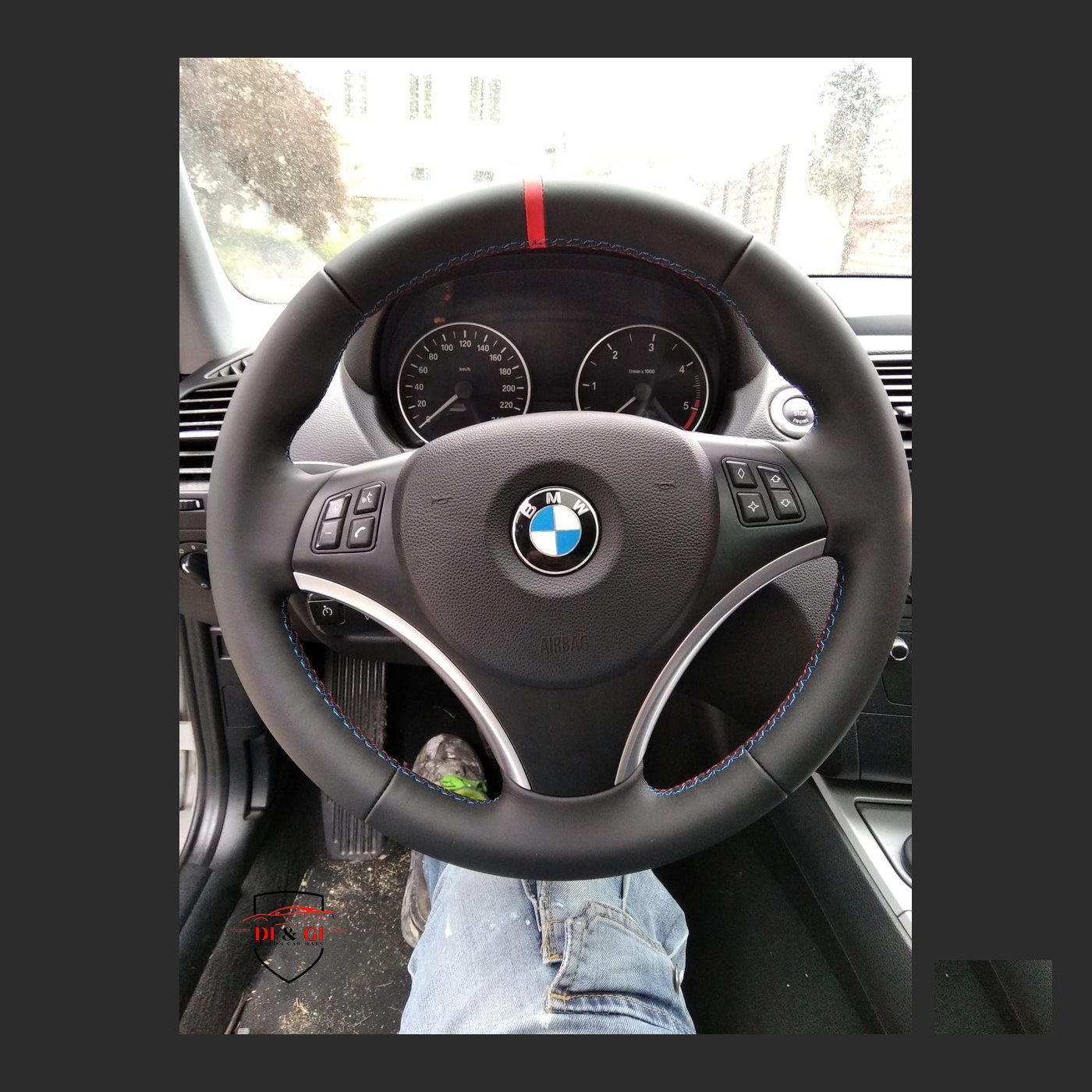 Volante Jaguar in alcantara, montato